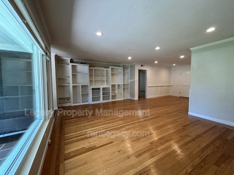 1149 8th Ave - Photo 6 of 26