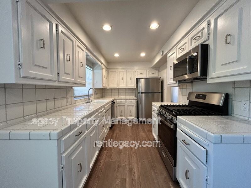 1149 8th Ave - Photo 7 of 26