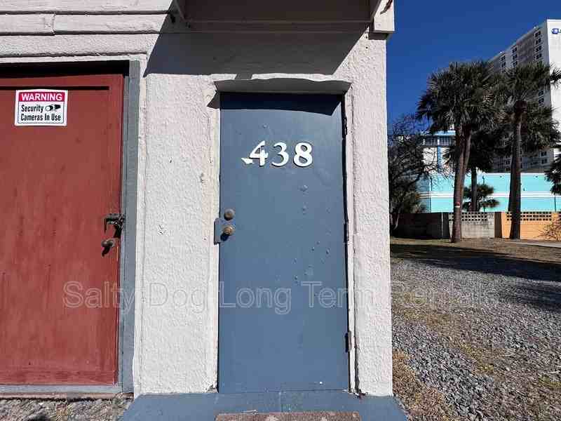 438 N Grandview Ave - Photo 3 of 16