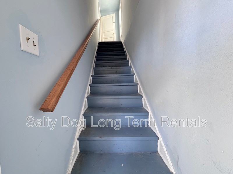 438 N Grandview Ave - Photo 4 of 16