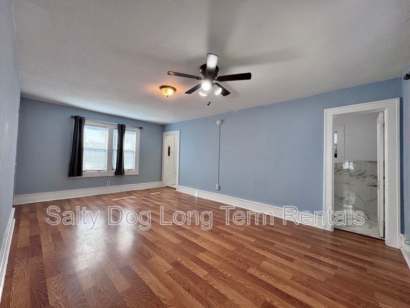 438 N Grandview Ave - Photo 5 of 16