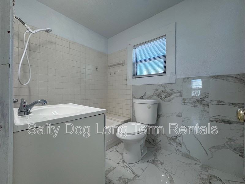 438 N Grandview Ave - Photo 7 of 16