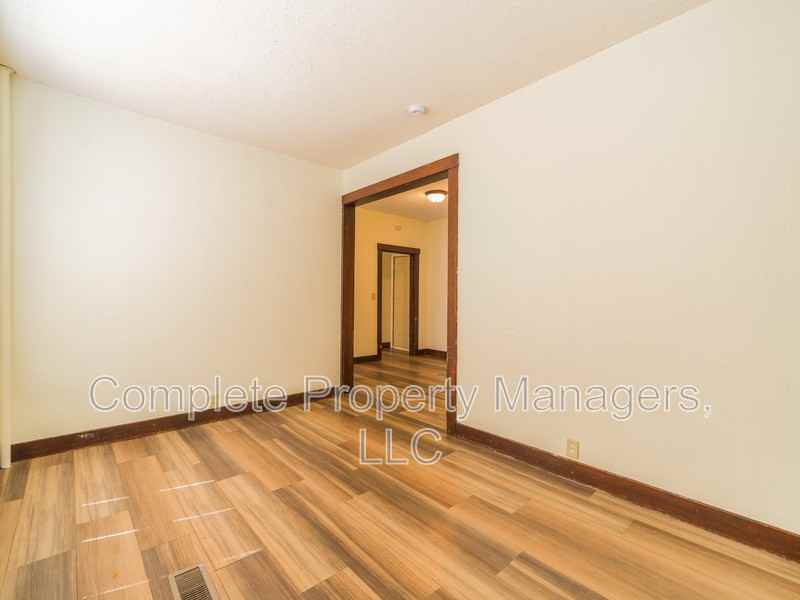 325 E Washington St - Photo 4 of 10
