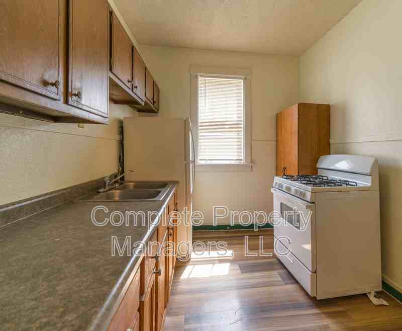 325 E Washington St - Photo 6 of 10
