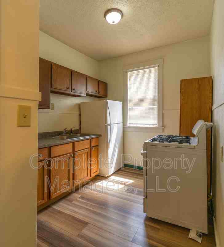 325 E Washington St - Photo 7 of 10