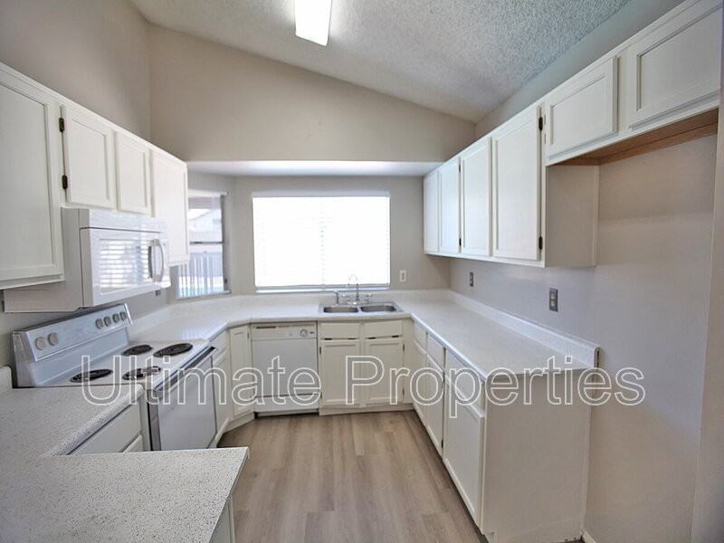 7509 W San Juan Ave - Photo 3 of 19
