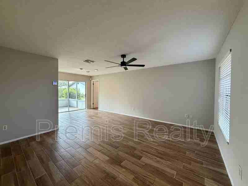 1624 Heather Pl - Photo 2 of 11