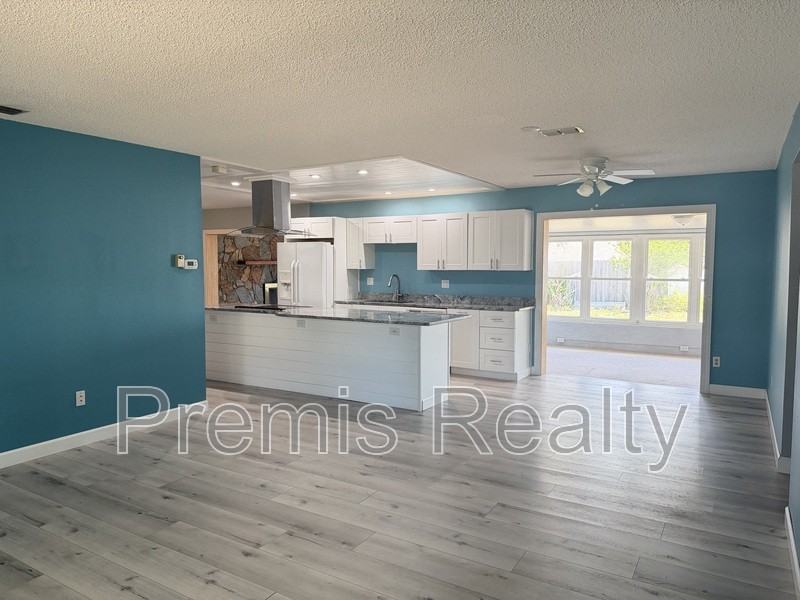 2390 Malcolm Dr - Photo 2 of 11