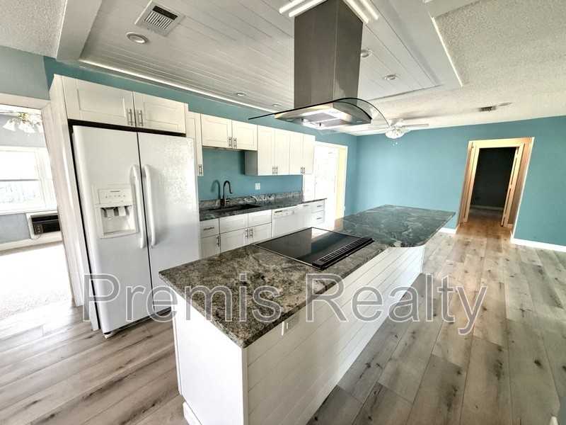 2390 Malcolm Dr - Photo 3 of 11