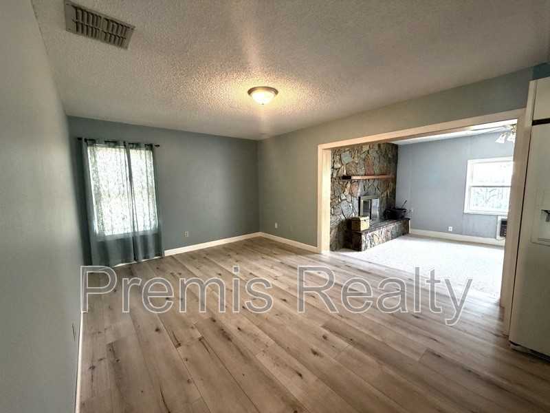 2390 Malcolm Dr - Photo 4 of 11