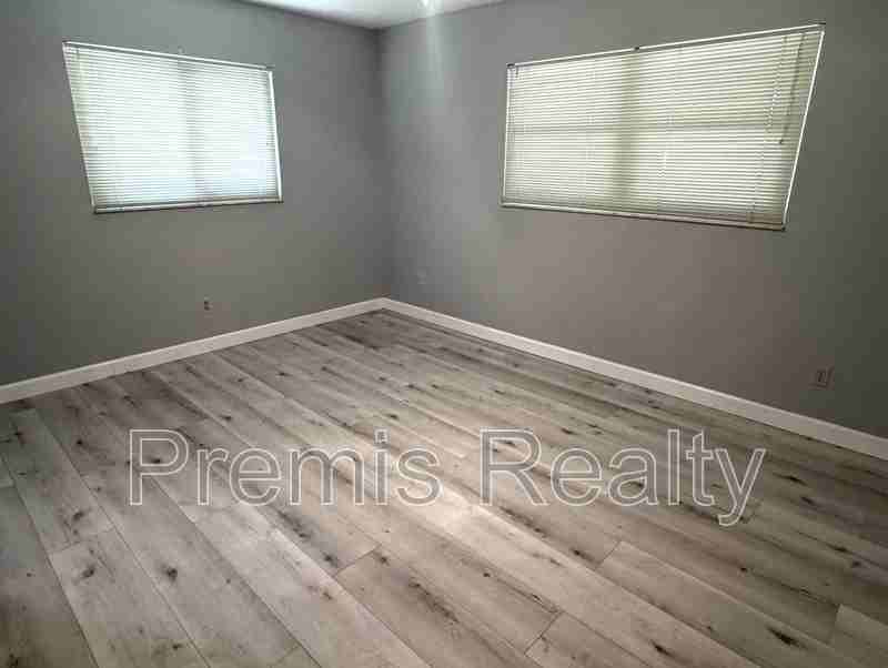2390 Malcolm Dr - Photo 6 of 11