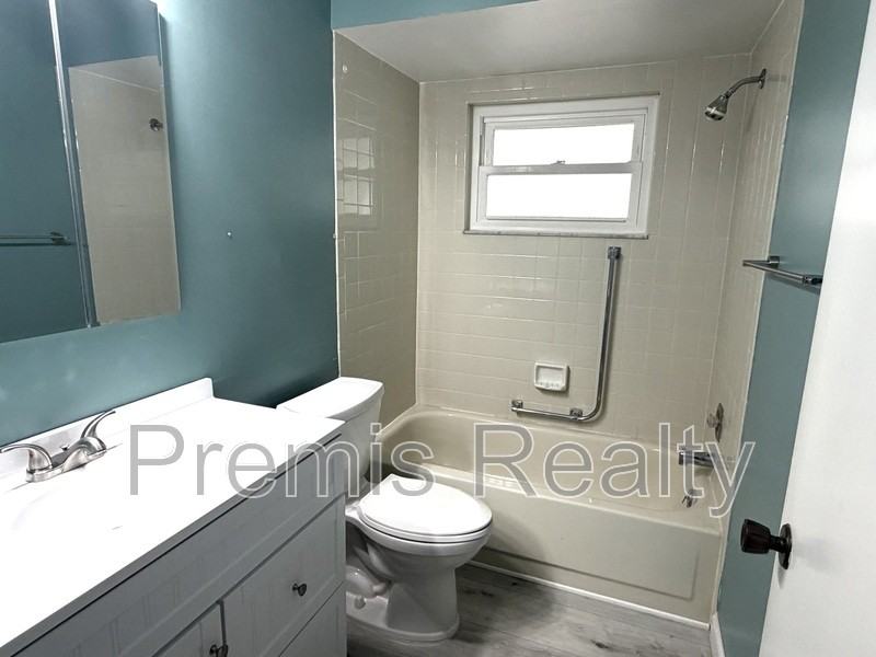 2390 Malcolm Dr - Photo 7 of 11