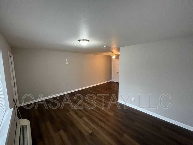 411 Iowa Ave #4 - Photo 2 of 5