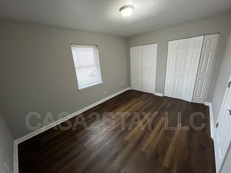 411 Iowa Ave #4 - Photo 4 of 5
