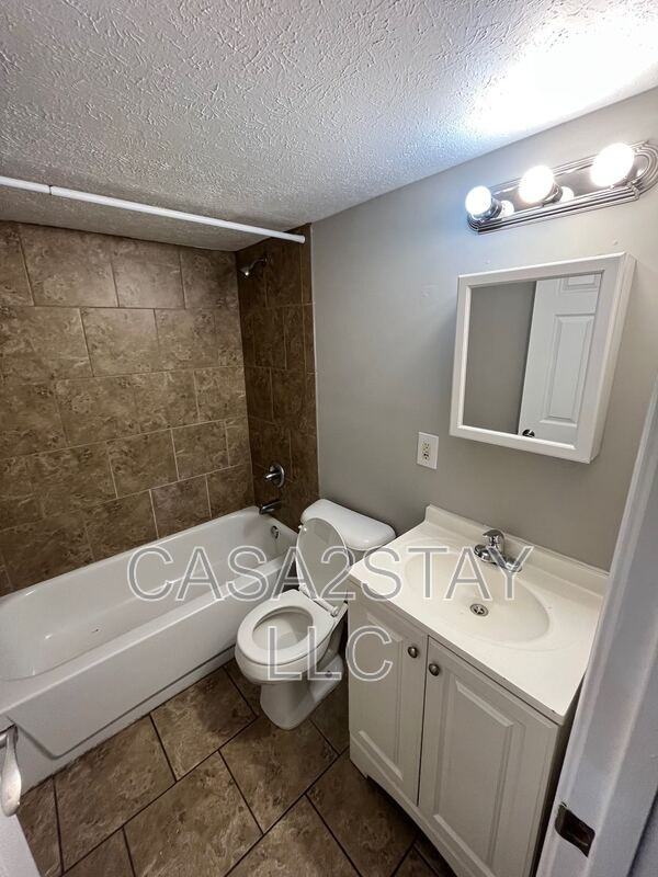 411 Iowa Ave #4 - Photo 5 of 5