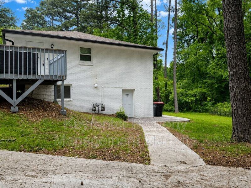 1138 Gerald Pl Sw #B - Photo 3 of 19