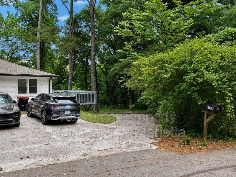 1138 Gerald Pl Sw #B - Photo 5 of 19