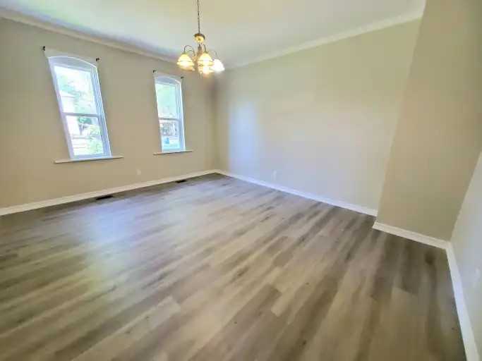 47 Melbourne St E #1 - Photo 3 of 9