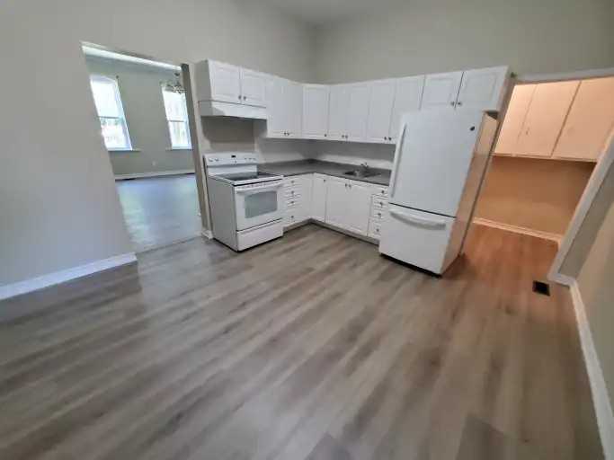 47 Melbourne St E #1 - Photo 4 of 9