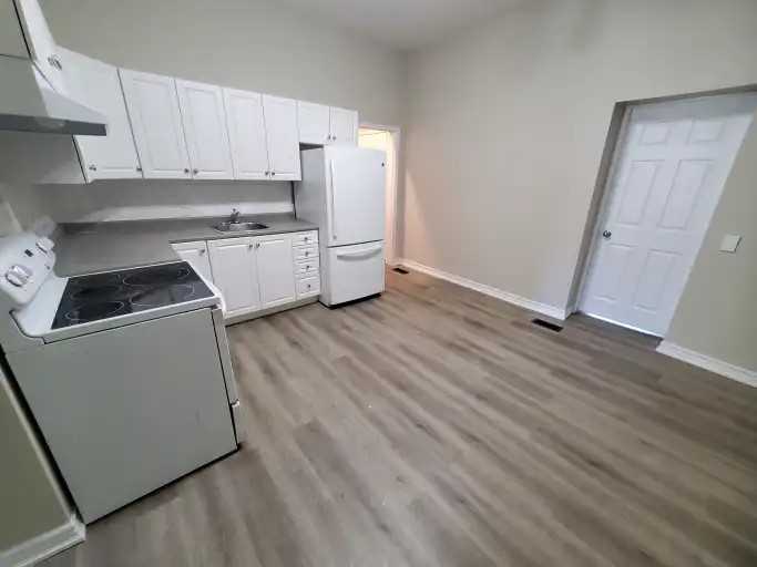 47 Melbourne St E #1 - Photo 5 of 9