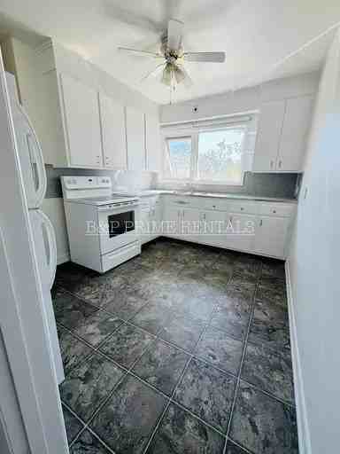 305 Greene Ave - Photo 3 of 16