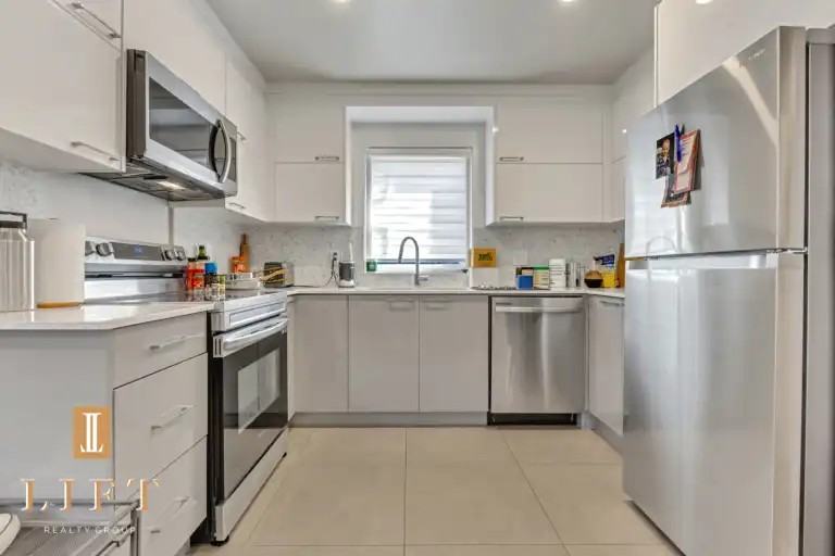 901 Jackson Cres - Photo 4 of 14
