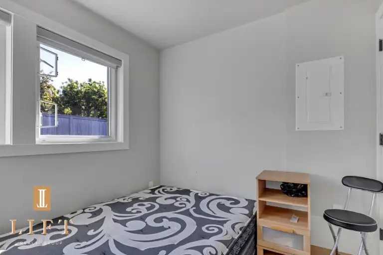 901 Jackson Cres - Photo 5 of 14