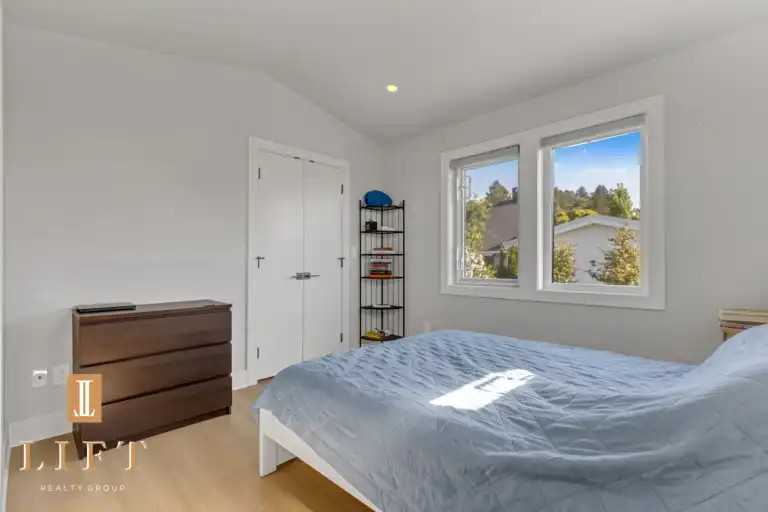 901 Jackson Cres - Photo 7 of 14