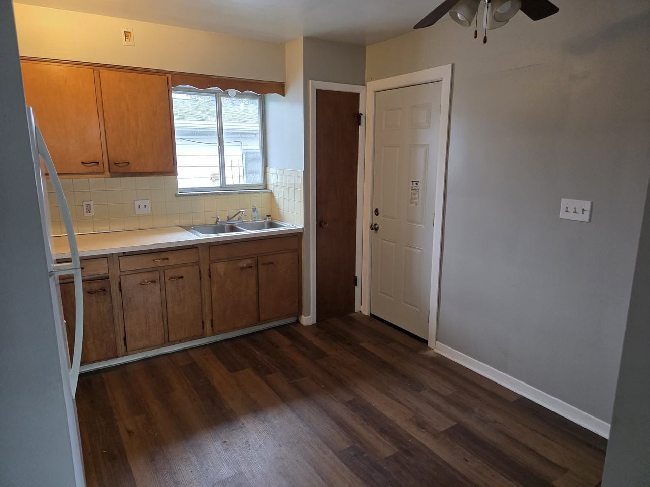 503 Zahn Dr #505 - Photo 3 of 16