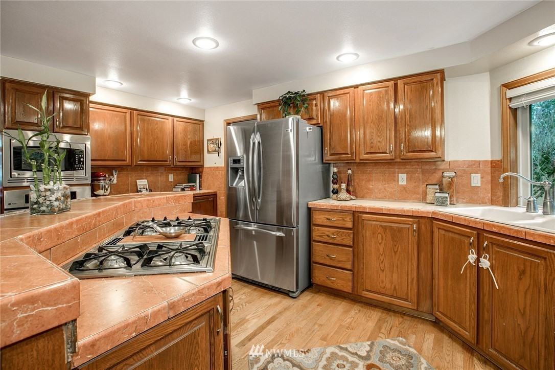 1830 233rd Pl Ne #NA - Photo 3 of 18