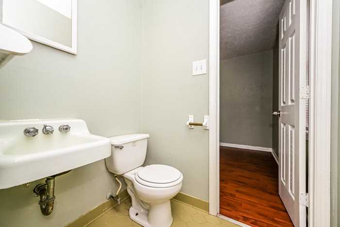 2987 Drexel Ln - Photo 7 of 17