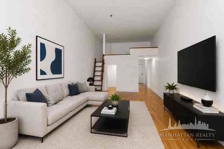 Astor Pl #2M - Photo 2 of 4