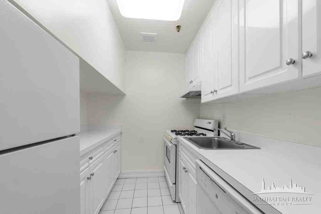 Astor Pl #2M - Photo 3 of 4