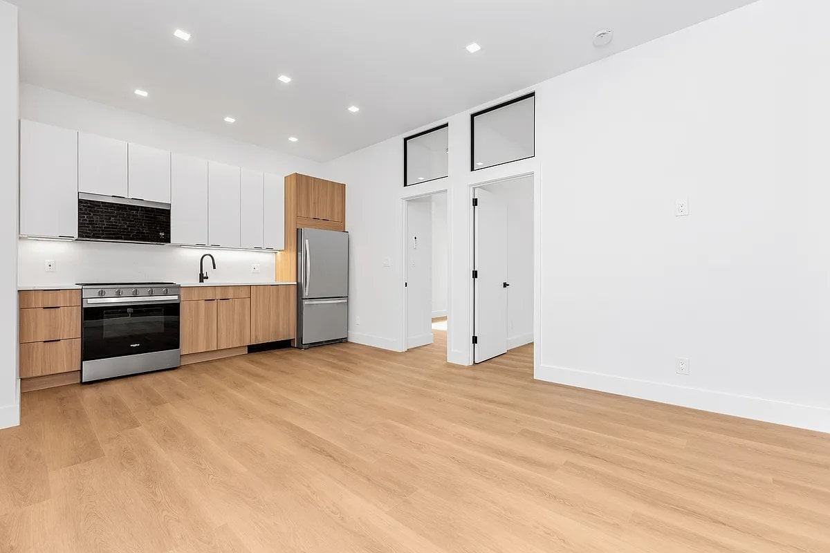 425 W 57th St #2H - Photo 4 of 10
