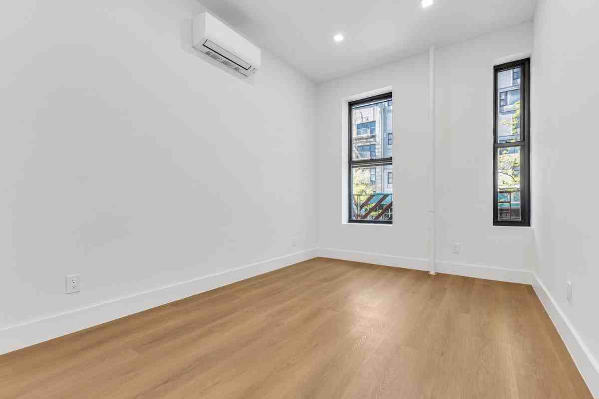 425 W 57th St #2H - Photo 6 of 10