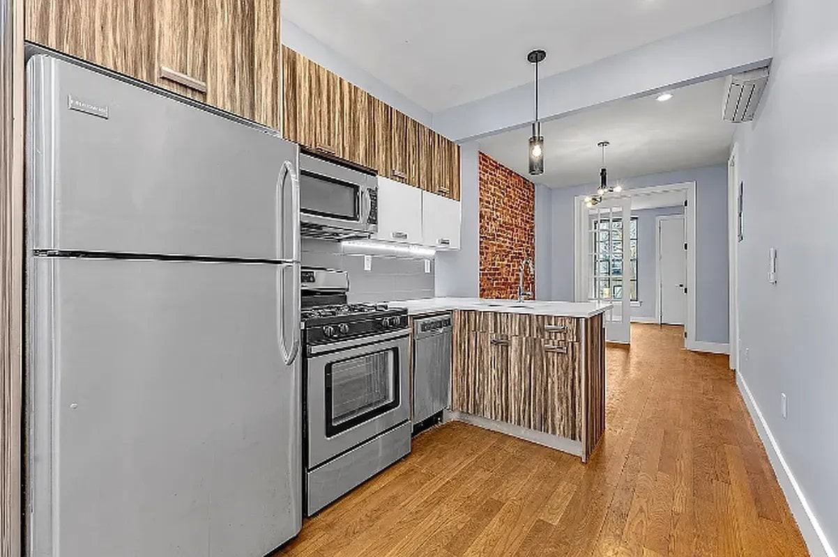 540 Bainbridge St #3R - Photo 5 of 8