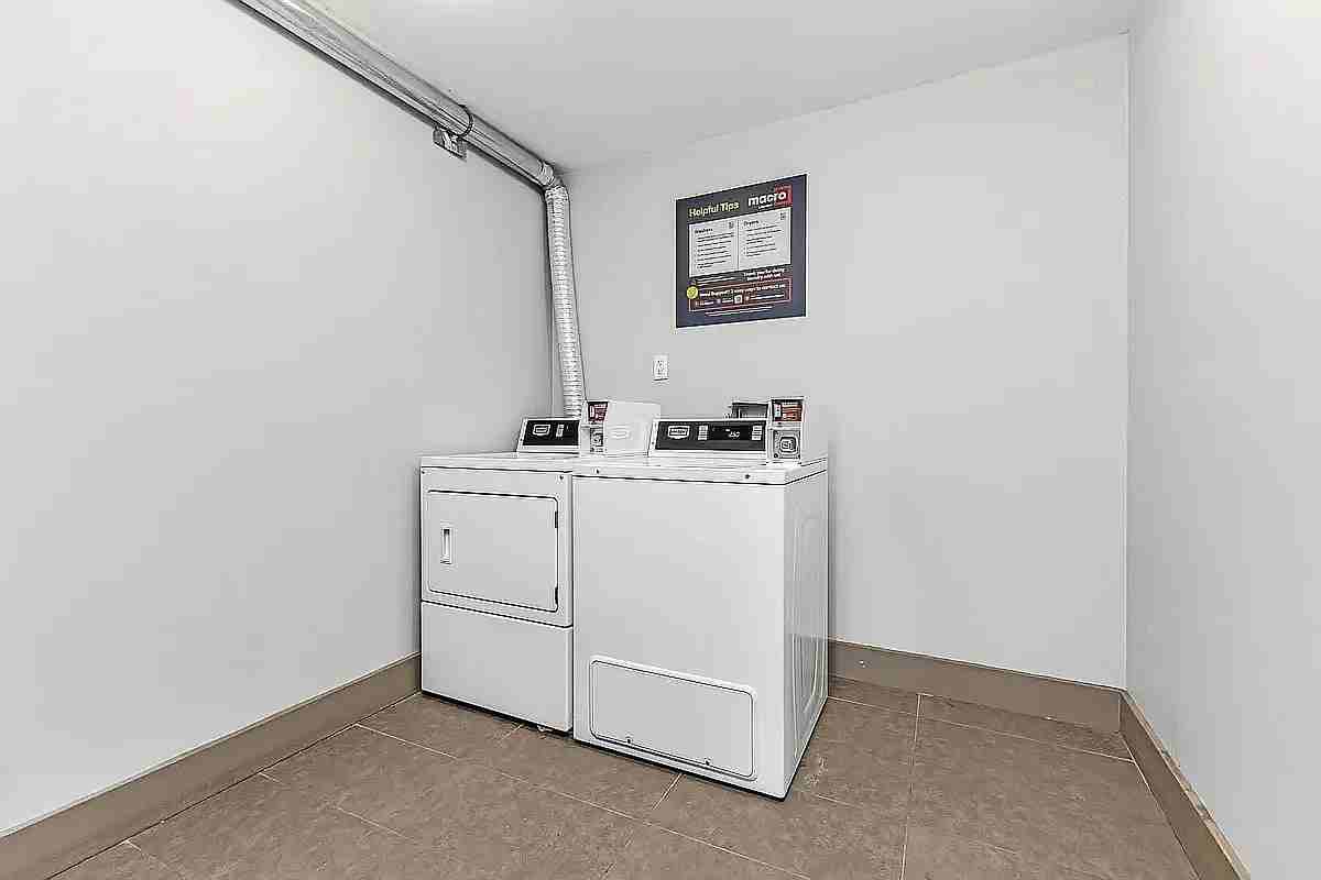 540 Bainbridge St #3R - Photo 7 of 8