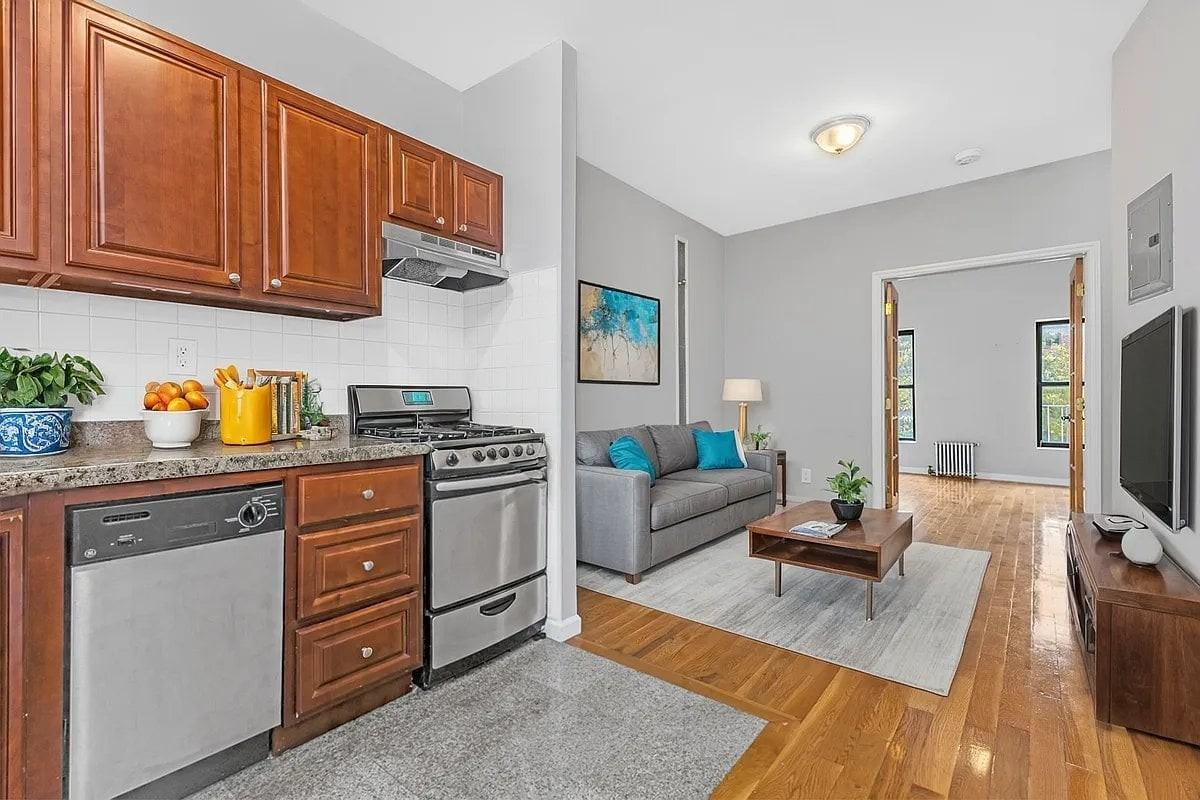 566 Baltic St #1R - Photo 3 of 6