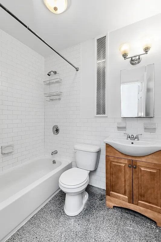 566 Baltic St #1R - Photo 5 of 6