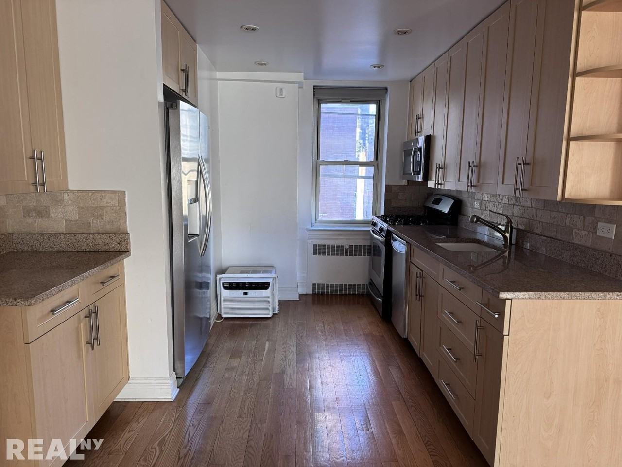 Park Ave #5H - Photo 2 of 5