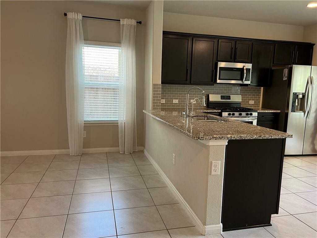 1140 La Conterra Blvd - Photo 4 of 34