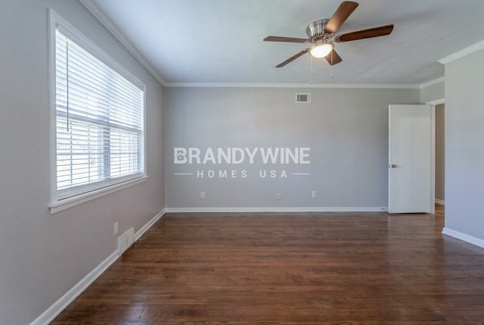 4668 Priscilla Ave - Photo 4 of 16