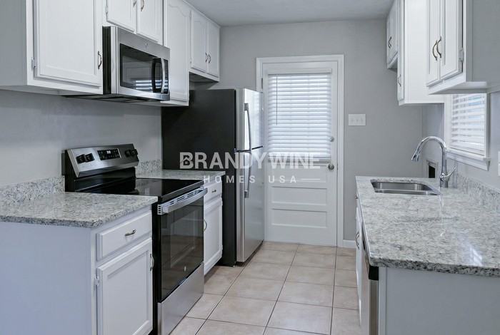 4668 Priscilla Ave - Photo 5 of 16