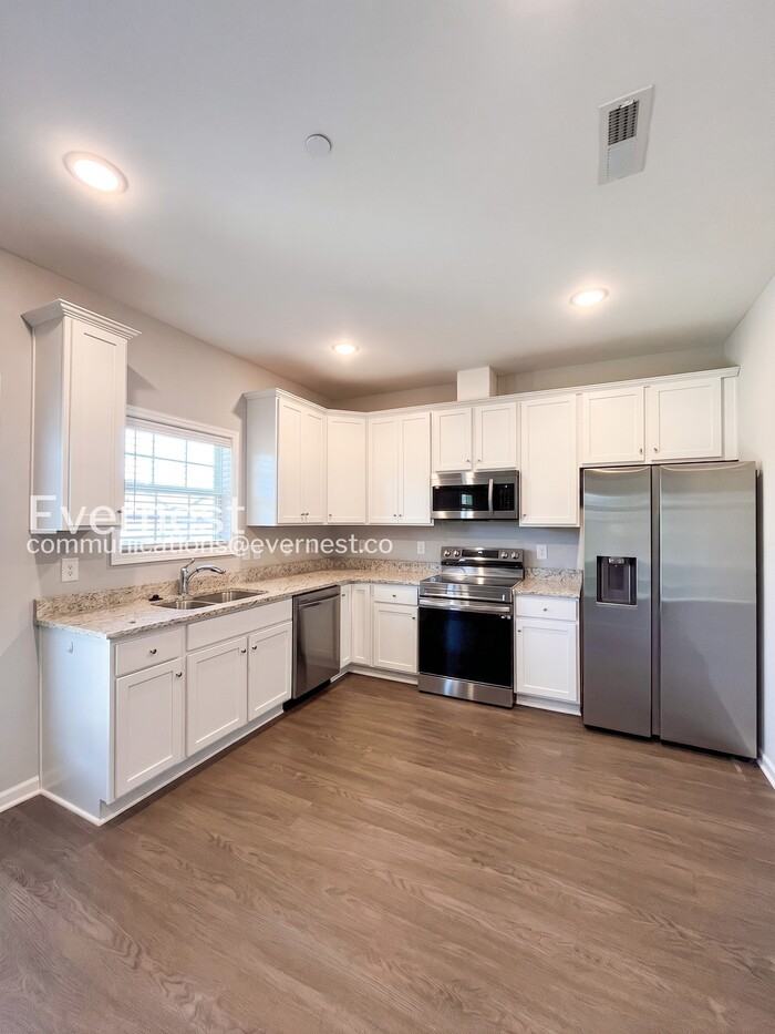 1047 Echo Ridge Rd - Photo 3 of 31