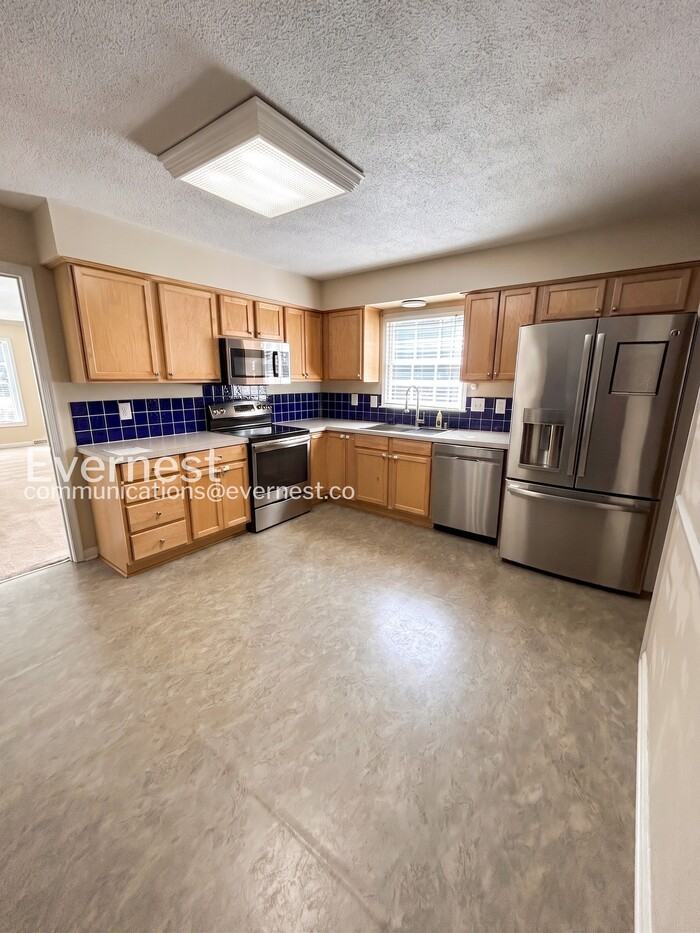 1231 Willowlake Ct - Photo 4 of 30