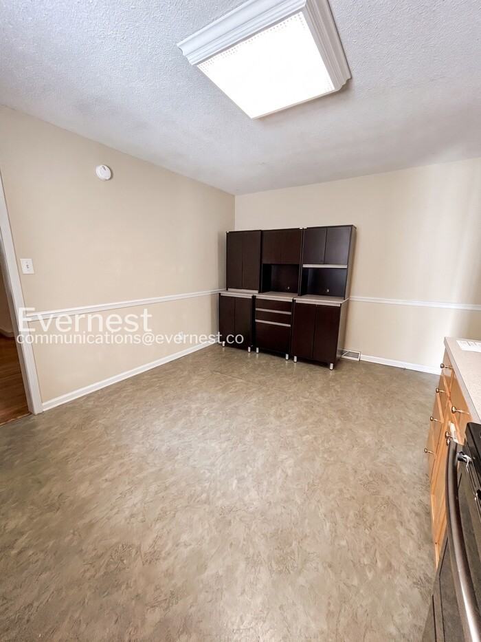 1231 Willowlake Ct - Photo 7 of 30