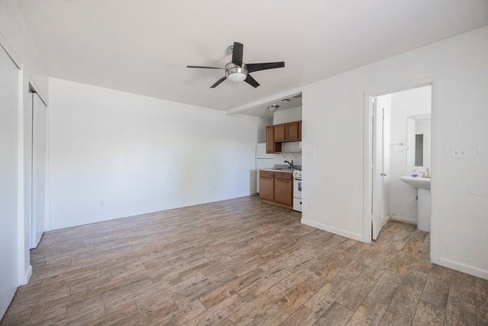 1507 E Harvard St #B - Photo 3 of 10