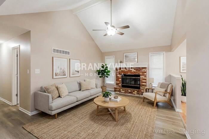 2720 Ringo Rd - Photo 2 of 25