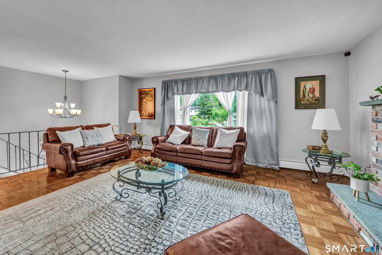 8 Mendes Rd - Photo 4 of 33