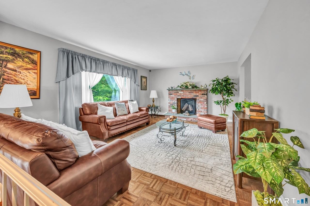 8 Mendes Rd - Photo 5 of 33